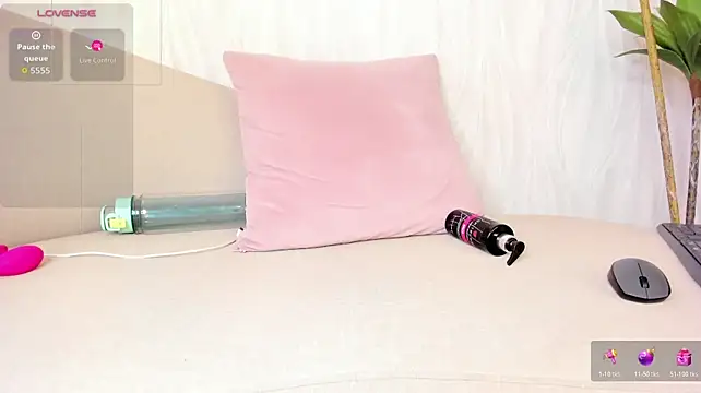 Natalie_fox__ - fingers in pussy