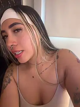 ManuelaVeeleez - My friend suck my boobs