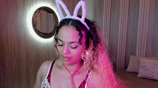 CurlyMamii - Spank my booty 🍑