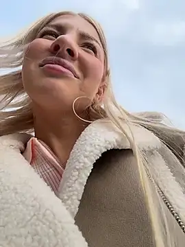 NewLale - Doggy no panties
