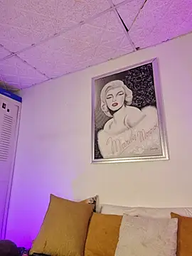 Laurabassii - Make me feel your love