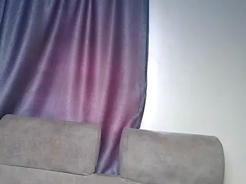 Horny_scarlet_dais