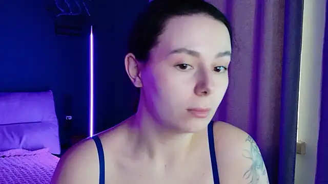 Di_na_Bell - sit on dildo