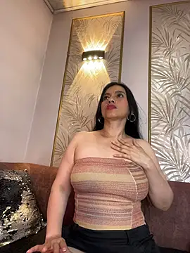 Dalila_5 - oiled tits, close-up
