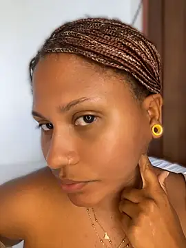Madelltheebony - Fuck my pussy with my finger