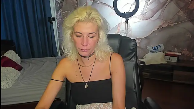 Emilia_Wilss - Striptease, ​naked ​dancing, ​and ​other