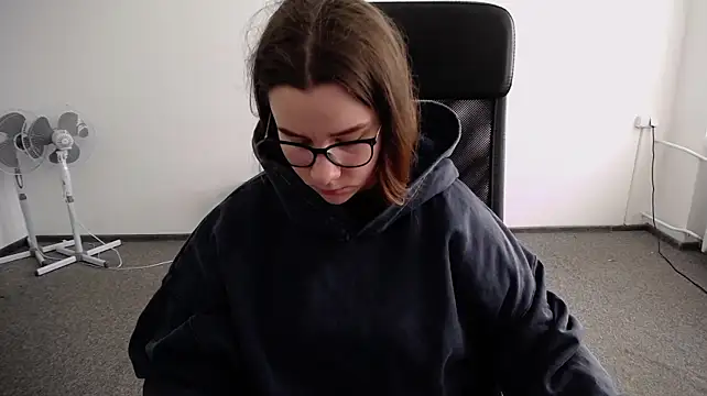 Littleviki7 - top[less for 10 mins