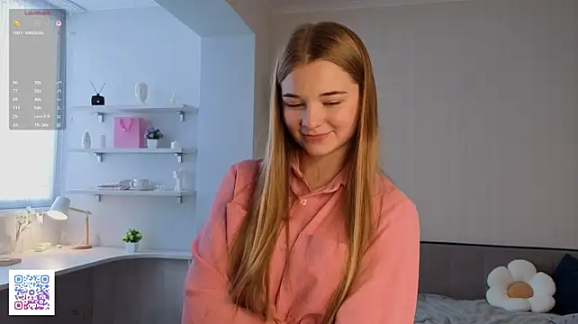EffieFruin - Help me take off my shorts🥺