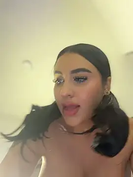 LindseyMos - Play with yourass in oil and a butt plug