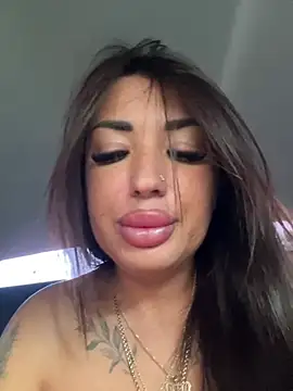 RuslanaXX - Squirt and drink in pablick