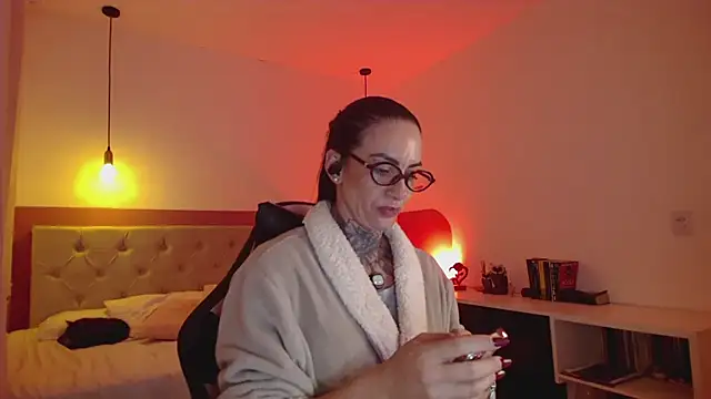 Anny_Fetish - Enfia o Plug No meu rabinho