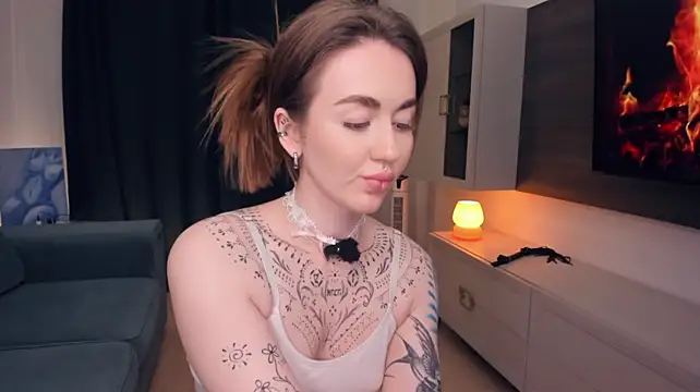 CinthiaHousner - spank my yummy butt