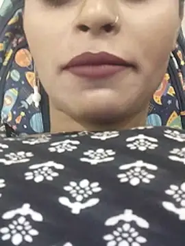 Raseeli_bhabhi1 - Boobs sucking