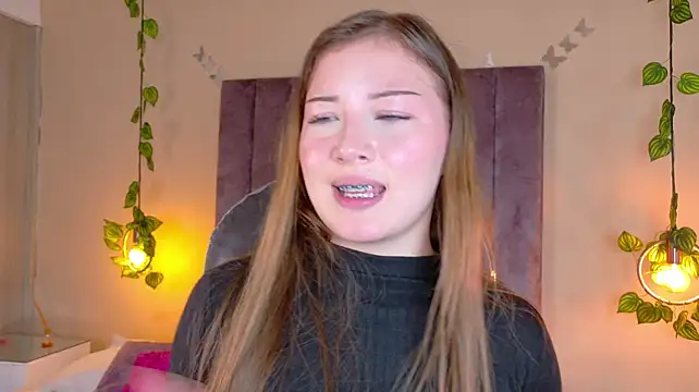 Dahlia_Rousse - Sucking a dildo with lots of saliva💦🍆
