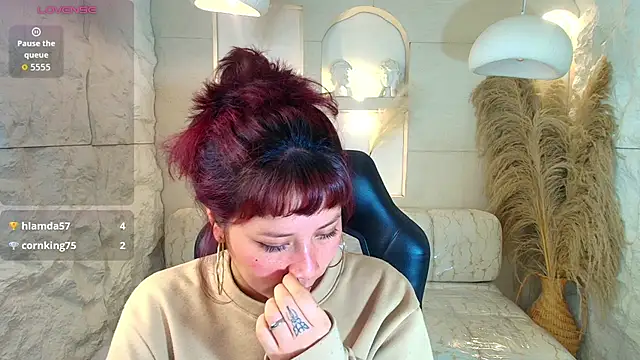 Valentina_r_ - naked doggy style
