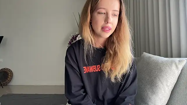 Nura_n_Sarah - show asshole close up