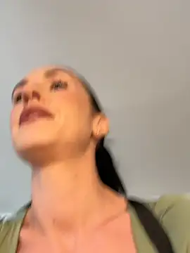 Lola_tentatiion - ZOOM + CARESSE CHATTE