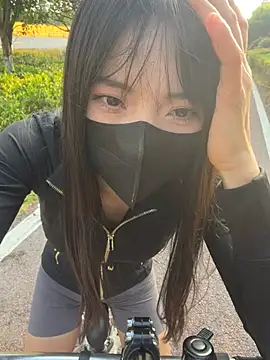Xiao-Lin - 户外路边脱内衣露奶1分钟