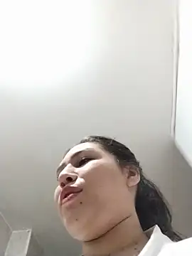Annyeli - Off tits