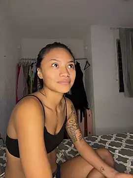 Mia-miauuuuu - Una mamada de chichi con leche💦