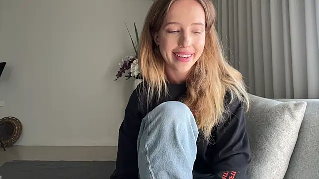 Nura_n_Sarah - show asshole close up