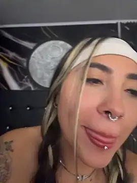 ManuelaVeeleez - My friend massage my ass with oil