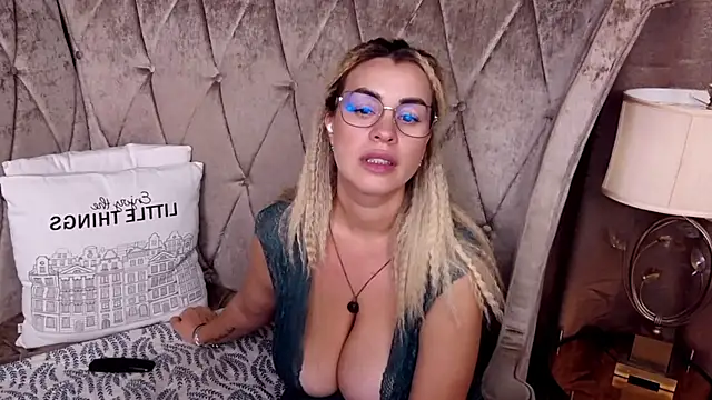 BustyGizelle - naked show play my pussy