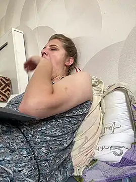 MollyDolle - SHOW TITS