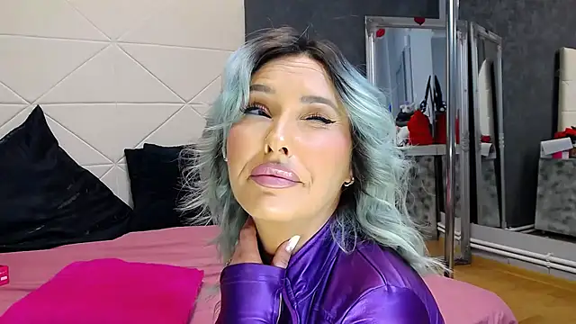 IssaSmith - Multiple Squirt !!!!