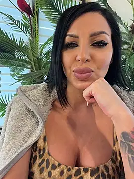 ReynaMorel - Bend over and shake my ass 🔥