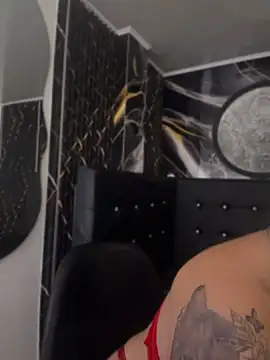 ManuelaVeeleez - My friend massage my ass with oil