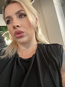 IveySin - Spready my legs wide and rub clit