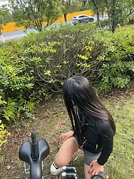 Xiao-Lin - 户外路边脱内衣露奶1分钟