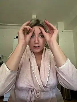 LauraStarr - Come closer and suck 2 fingers 💦