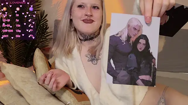 MilkMeSoftly - fingers in pussy