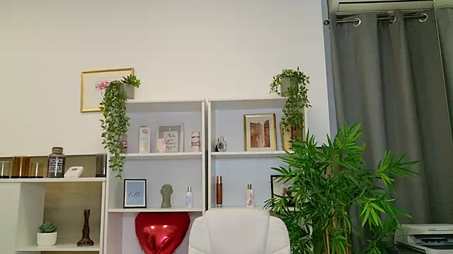LadyLeea - Play with dildo between my boobs