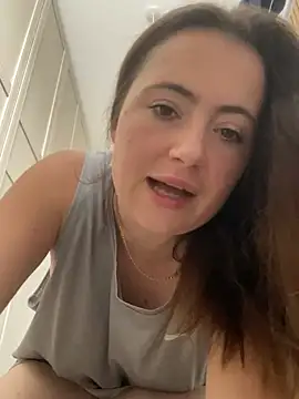 Brunette_Milf_MayaX - Show me some love 🫶