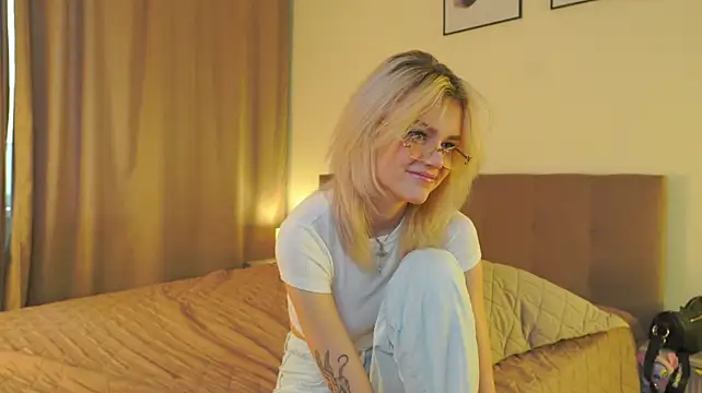 MercedezTimbs - show my tongue