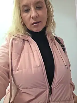 KaylinJan - 🥵Coffie and a pussy wet..?