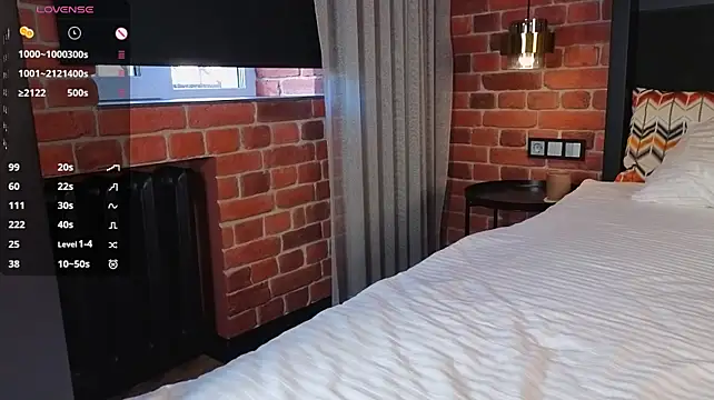 LinnHigh - Ride pillow + fingering my tight pussy