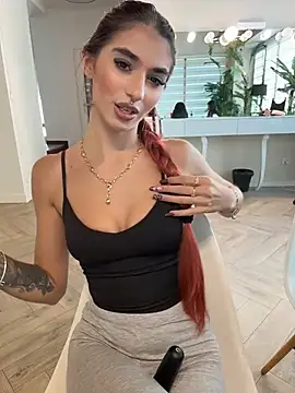 VixenRosse - Tease and massage my boobies