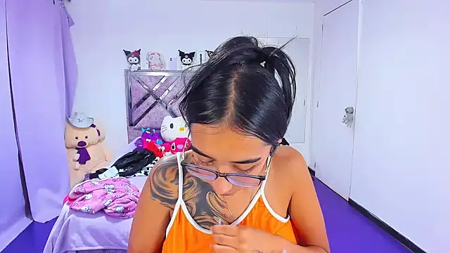 Valery_taylor_1 - VALERY HALLOWEEN NAILS