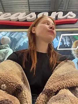 SlavicCandy - flash boobs in public mall