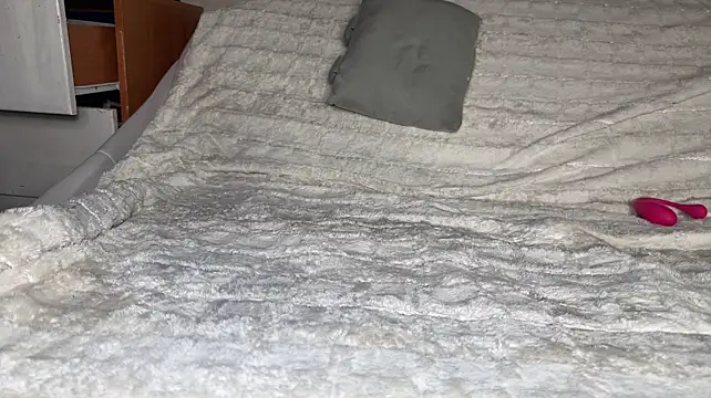 Kinky_malinaa - spread holes good for good lick