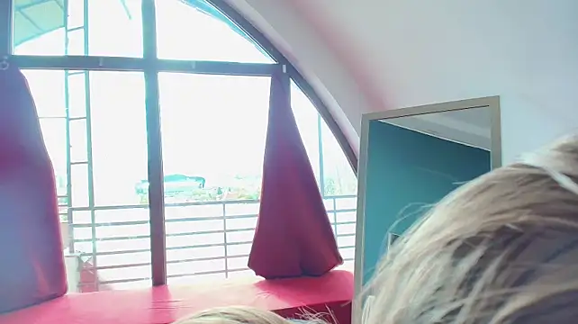 GlowingBlondie - Spread pussy