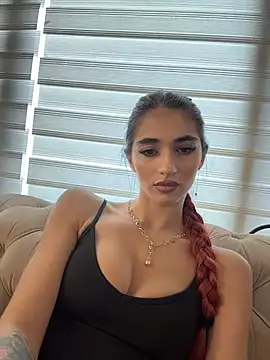 VixenRosse - Tease and massage my boobies