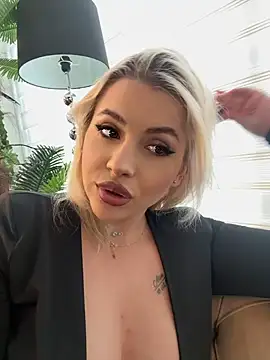 IveySin - Spready my legs wide and rub clit