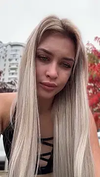 KikiWatson - Flash boobs in public 😍