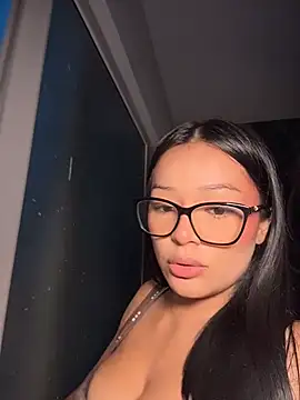Lola_sweeet18 - flash tits + suck