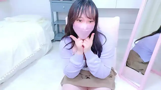 _Yuurin - ①秘密その１ヒント♡ブラ見せちゃう。。//
